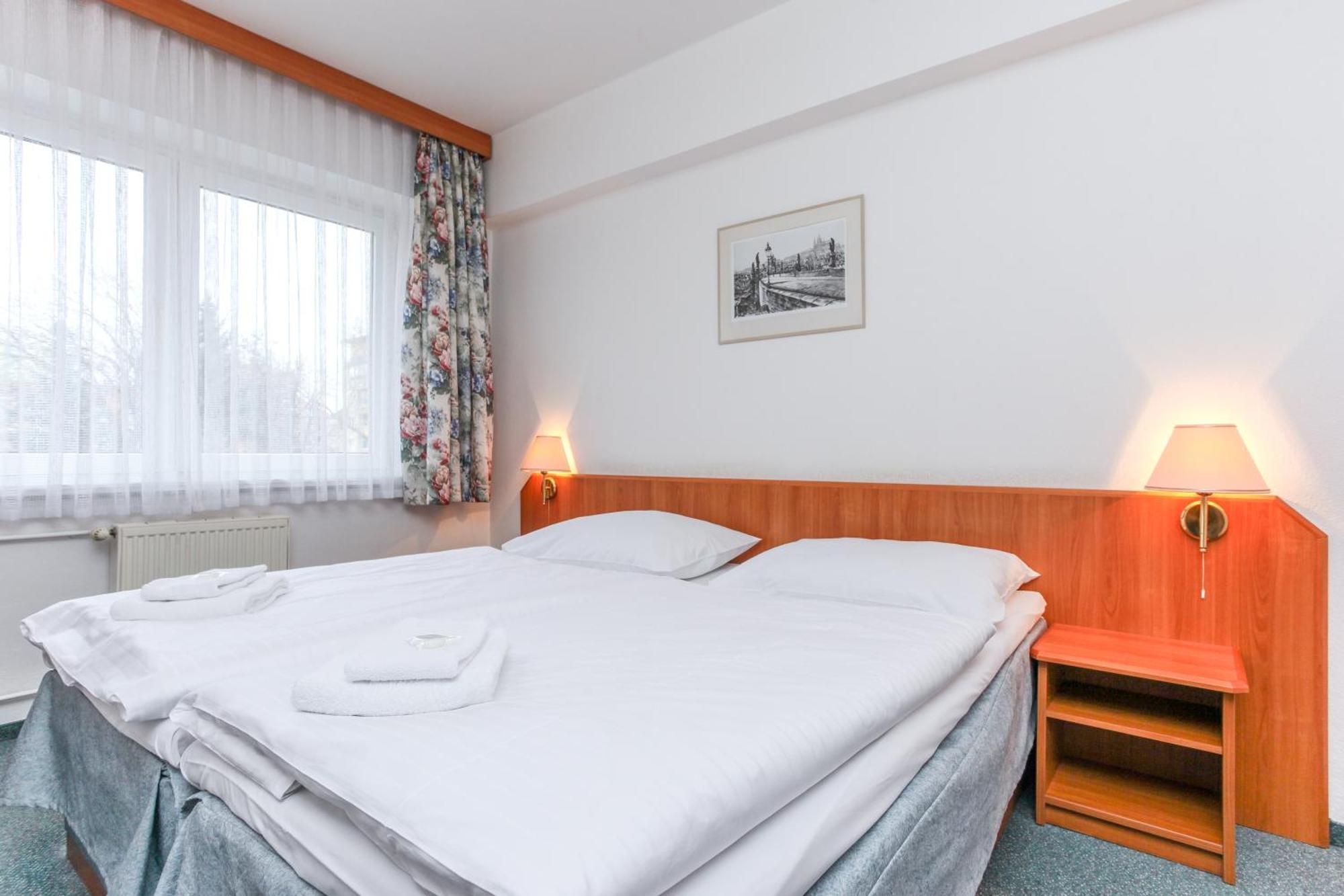 Doppel- oder Zweibettzimmer